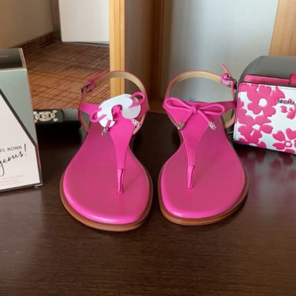 Brand New Michael Kors Pink Astra Women's Thong Sandals 8.5